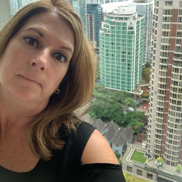 Meet your Posher, Karen - Picture 2 of 2